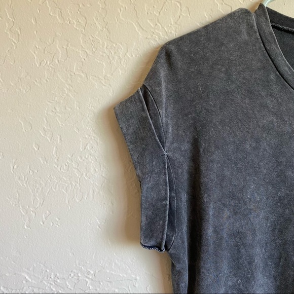 basic gray shirt - Picture 2 of 4